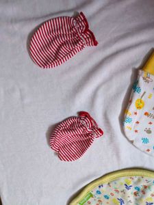 Baybee Floral Bib And New Born Set