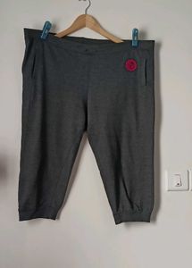 Capri Joggers with Detail