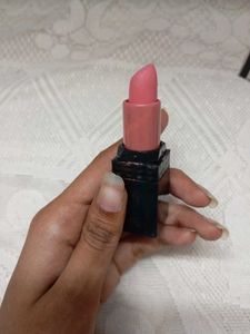 Huda Beauty Coral Lipstick