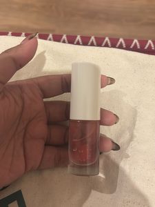 it’s an Zara lip gloss that also works like a tint