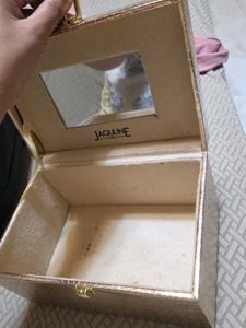 Jaquiline USA vanity Box