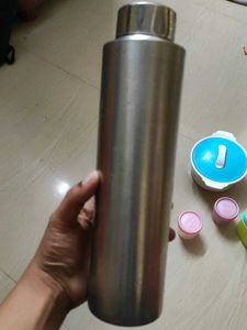 Water bottle, plates