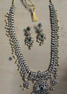 Long necklace with earings