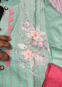 😍Beautiful Thread Work Kurti Pant Dupatta Sets🥰