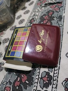 Miss Gold 18 Color Eyeshadow
