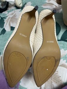 Cream Snakeskin Pointed Heels