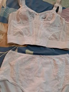 Triumph  Coreset   N Panty  Combo