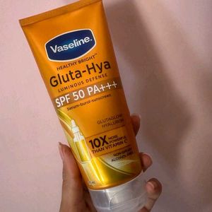 Vaseline Gluta Hya Antioxidant SPF 50 PA+Sunscreen