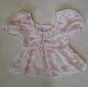 Floral Puff Sleeve Top with beautiful crop size