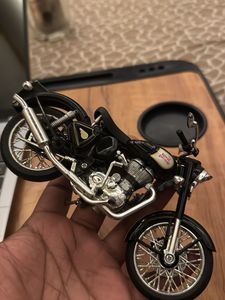 Royal Enfield Model Bike scale mode