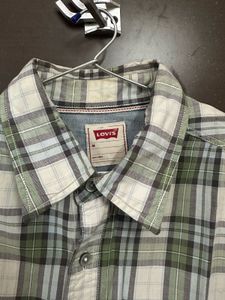 Levi&#39;s Plaid Flannel Shirt