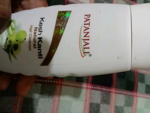 Parachute  Coconut Oil And Patanjali Kesh Kanthi Samphoo