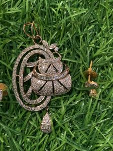 Pendant Set With Earnings