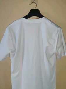 Stretchable And Good Condition T Shirt