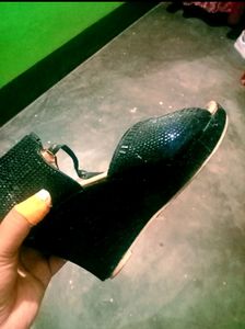 Cute Black Heel 👠