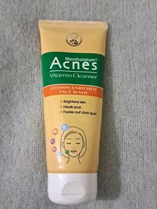 Acnes vitamin cleanser