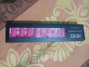 Renee Fake Stick On Nails 💅. Set Of 24