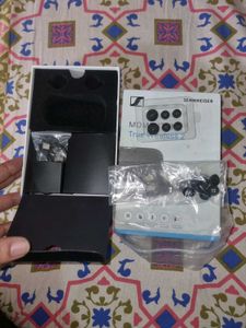 Sennheiser MOMENTUM True Wireless 2 accessories on