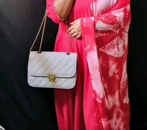 White Sling Bag With Chain 🤍 totally New