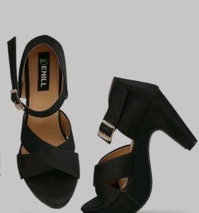 Denil Black Sandals