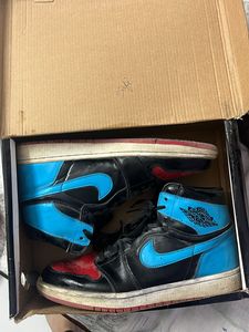 NIKE AIR JORDAN 1