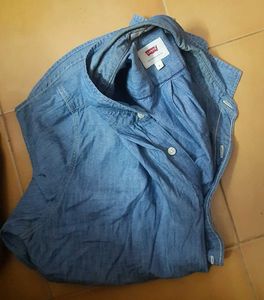 Levi's Denim Shirt - Classic Style