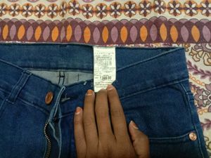 Women 2 High Waist Jeans.