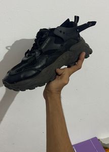 chunky black shoes sneaker