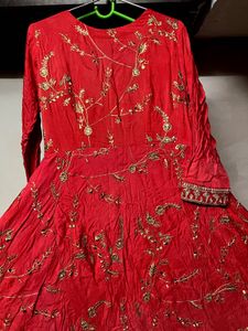 👑✨Royal Red Gown with Golden Embroidery ✨👑