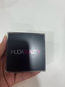 Huda Beauty Tantour - Tan
