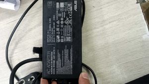 ASUS 180 WATT LAPTOP CHARGER NEW AND ORIGINAL