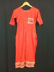 Red Embroidered Women&#39;s Kurta Set