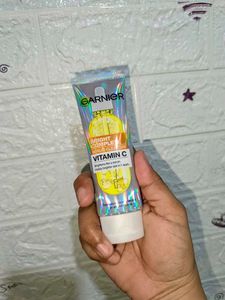 Garnier Vitamin C Serum Cleanser