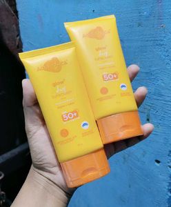 Aqualaogica Glow+ Dewy Sunscreen SPF 50+
