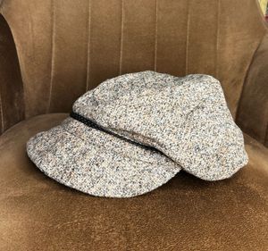 😳🎀Cute Tweed Cap🎀For winters or summers