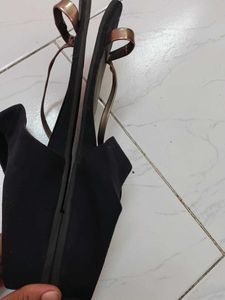 Like New Ladies Mochi Chappal