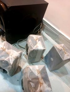 Takai Music System With Set Of 4 Speakers