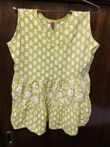 Sleeveless Green Kurta