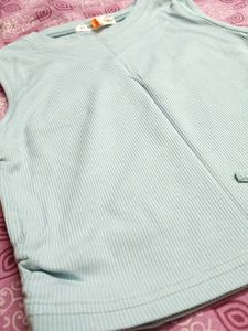 Crop fitted top
