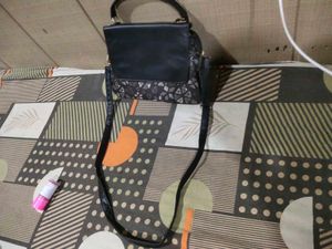 Women Flap Handbag Cum Sling