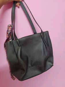 A Very Cute Handbag For College And Office Use