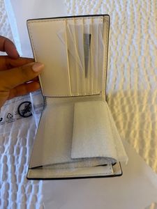 ☘️☘️sale☘️☘️Authentic MK WHITE WALLET MAN
