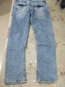 Light Wash Graphic Jeans