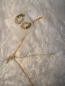 ✨ Funky Elegance Combo – Earrings + Maangtika Set!