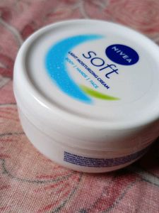 Nivea Soft Moisturizing Cream