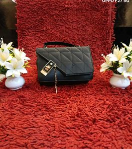 Chic Black Handbag