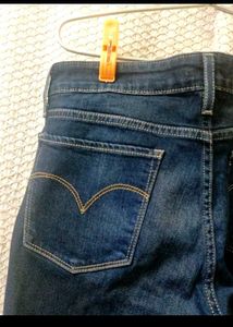 Levi&#39;s 711 Skinny Jeans