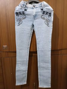 3 Jeans Rs 100 each