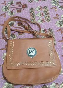MICHAEL KORS SLING BAG. TAN COLOUR. MEDIUM SIZE. NOT AUTHENTIC