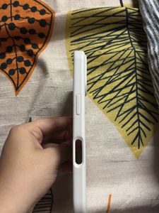 Off White Cover I Phone 16 Plus
